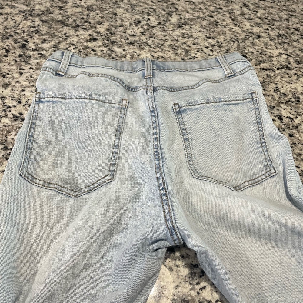 Light Wash Distressed Jeans - Picture 7 of 8